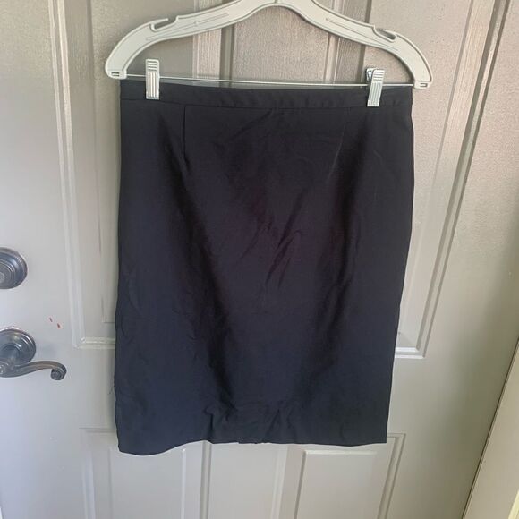 Isaac Mizrahi Black Pencil Skirt with Back Zip Pleat size 10 - Picture 4 of 4